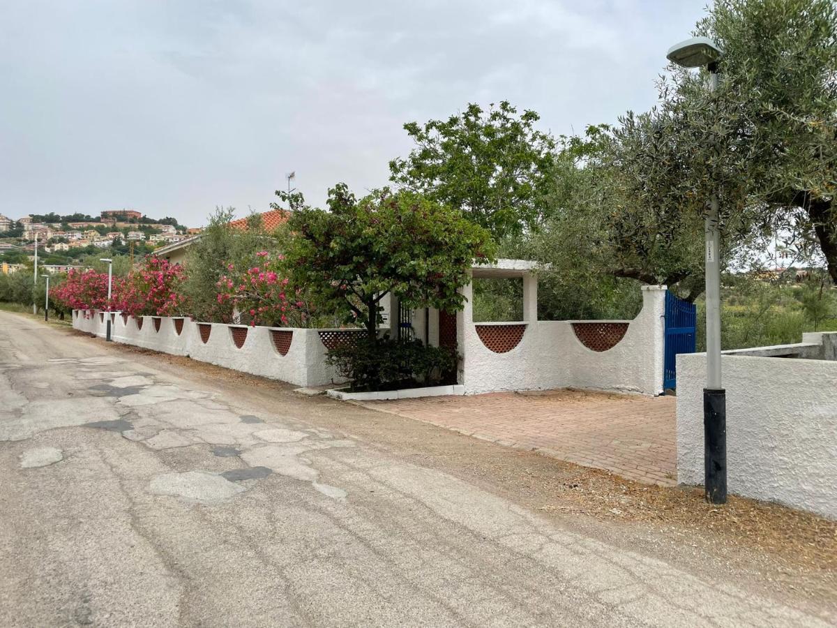 Villa Il Giardino Degli Ulivi Città Sant'Angelo Exterior foto